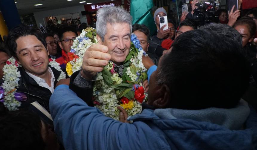 “Pepe Lucho” Paredes vuelve a El Alto, respalda a Manfred y no descarta postular en las subnacionales de 2026