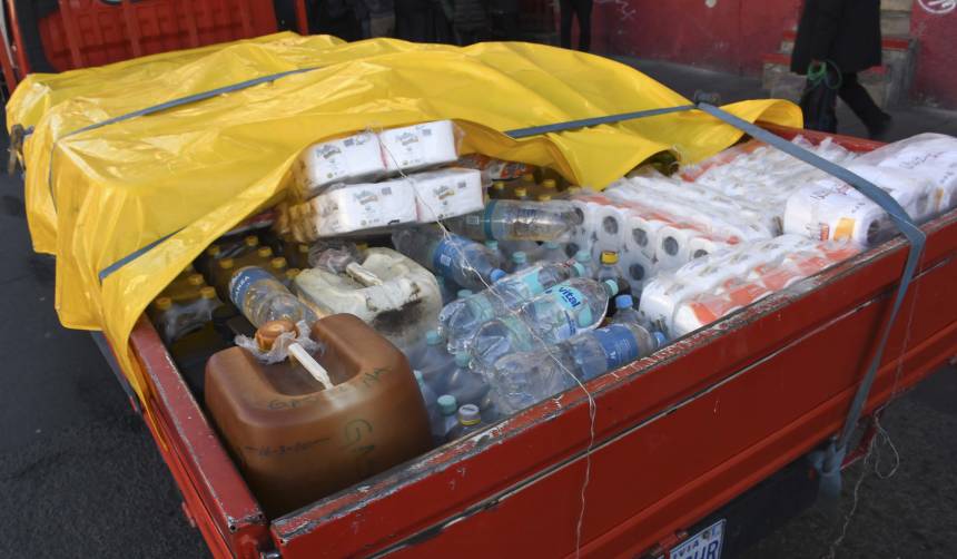 Denuncian intentos de saqueo a la ayuda humanitaria enviada para transportistas atrapados en carreteras