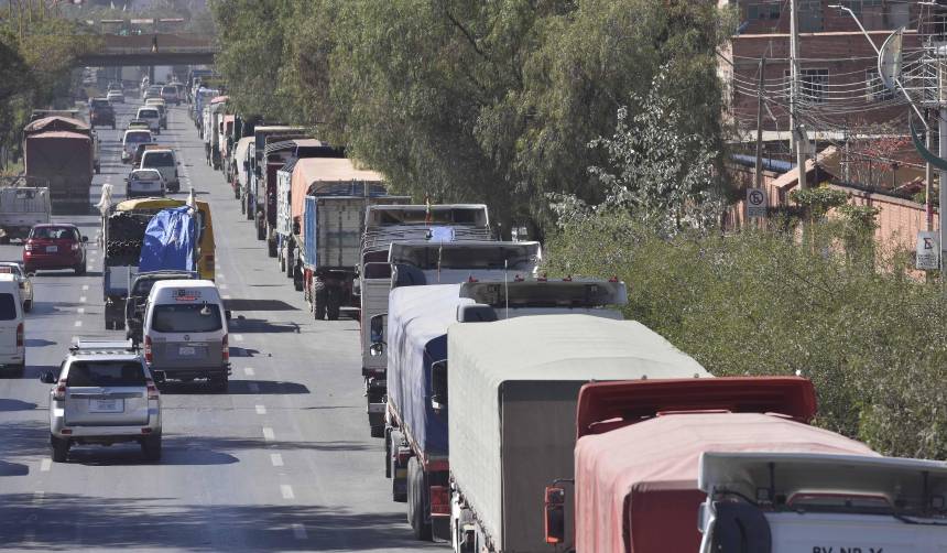 Exportadores de La Paz dicen que el 60% de los camiones están parados “porque no consiguen diésel” 