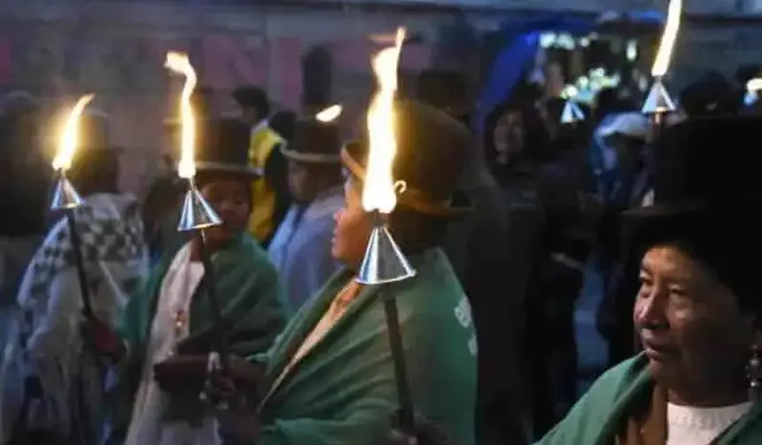 ¿La Paz tendrá dos desfiles de teas? La Gobernación y la Alcaldía anuncian fechas distintas, esto es lo que se sabe