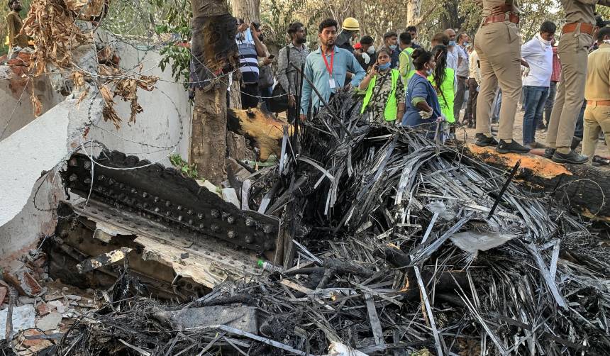 Hallan a un superviviente del accidente aéreo en el que viajaban 242 personas 