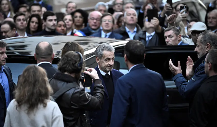 El expresidente francés Sarkozy entra a prisión por asociación ilícita