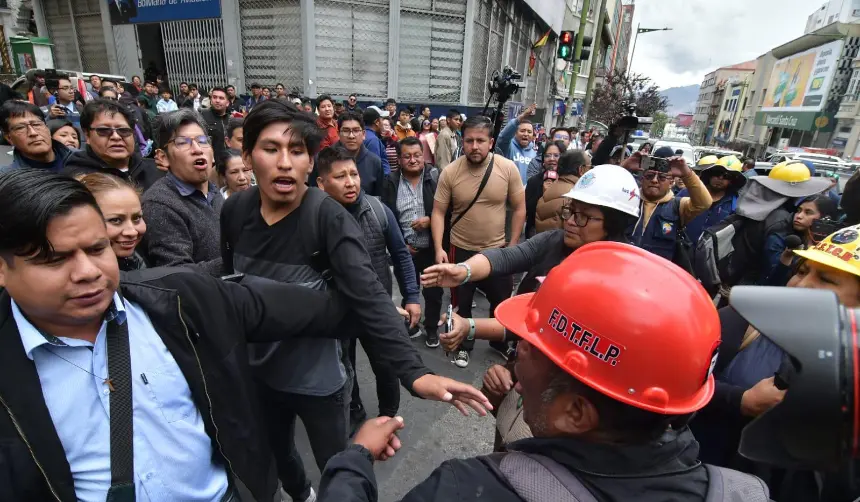 La Paz: Amague de enfrentamientos entre ciudadanos y sectores de la COB que rechazan el DS 5503