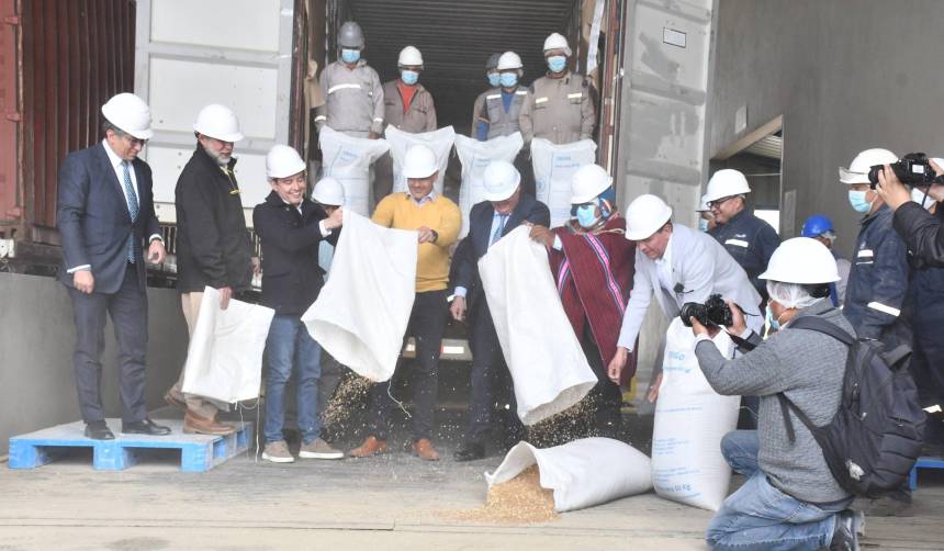 Rusia dona 1.400 toneladas de trigo a Bolivia y el ministro Justiniano dice que irá al subsidio para madres y niños