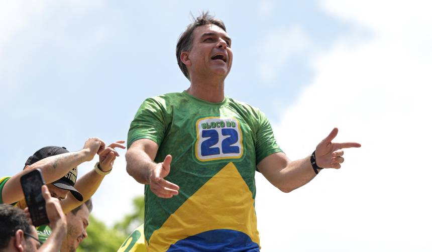 Medios brasileños dicen que Flávio Bolsonaro alista una conferencia en EEUU
