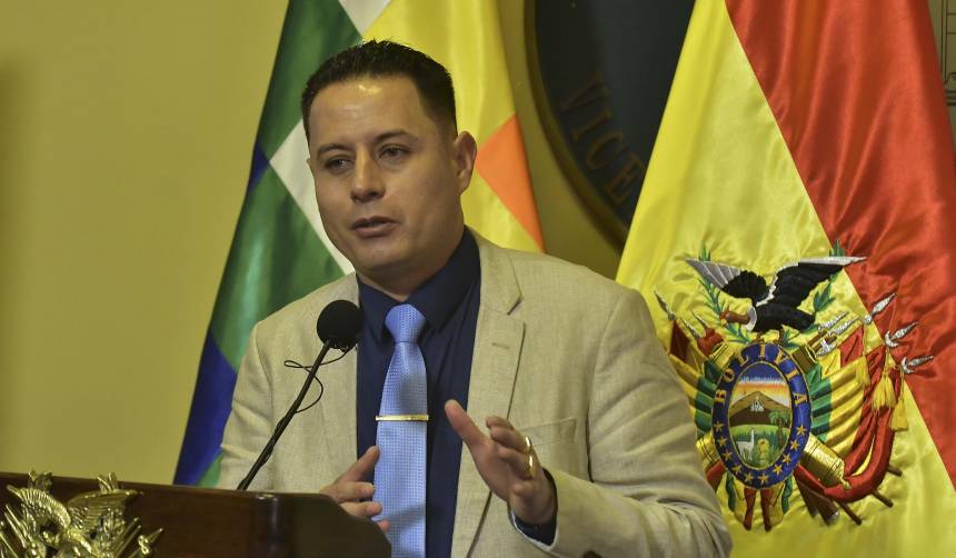 Lara niega relación con Mariaca y pide al fiscal general interino que investigue