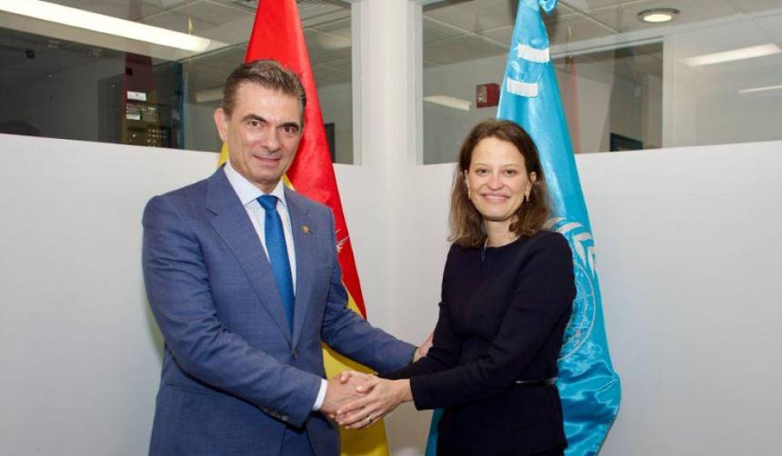 Paz explora inversiones para proyectos con representante del Banco Mundial