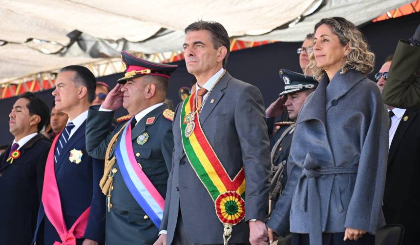 Rodrigo Paz participa en la Parada Militar sin brindar un discurso