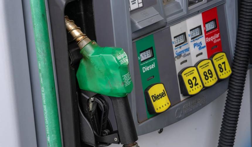 El diésel para grandes consumidores pasa a valer Bs 18 por litro y el precio se calculará cada día
