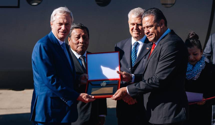 La Gobernación de La Paz declara huésped ilustre al presidente chileno José Antonio Kast