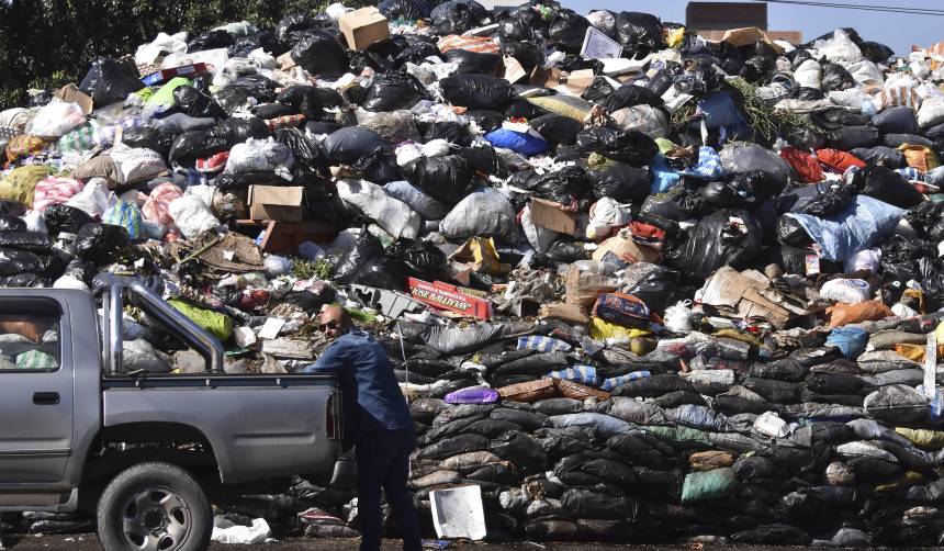 Montañas de basura cubren las calles de Cochabamba a 12 días del conflicto por el manejo de residuos 