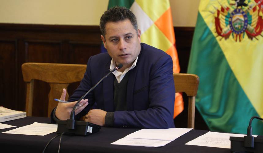Lara invita a Paz a instalar una reunión de diálogo “urgente” para afrontar crisis