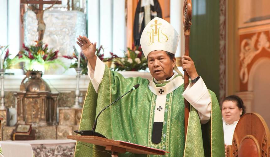 Monseñor Leigue: “Así como la familia unida sale adelante, el país también necesita unidad”