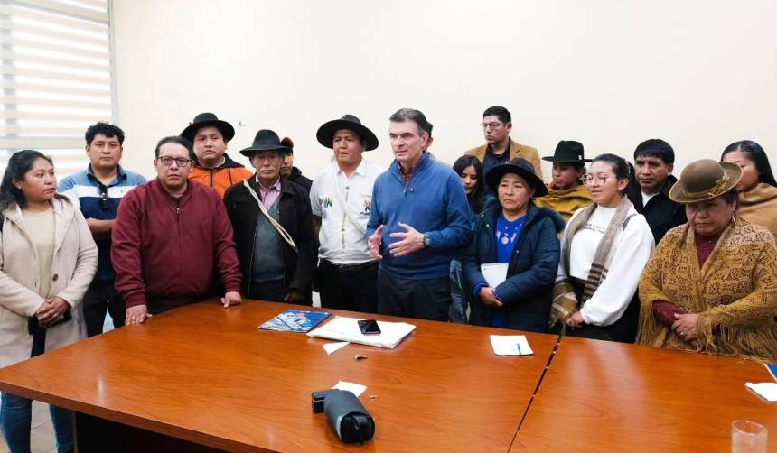 Paz dice que está reunido con “compañeros de Túpac y Bartolinas de Caranavi” cuando se cumplen 46 días de bloqueo