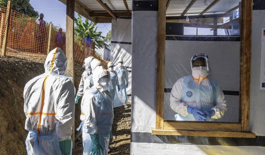 Sube a más de 2.000 muertos el balance por la epidemia de ébola en RD Congo