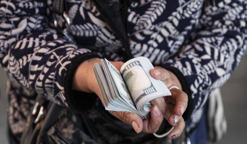 Empresarios y gremiales de Cochabamba expresan su preocupación por la fluctuación del dólar