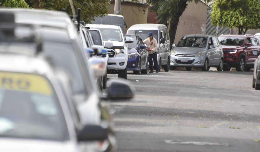 “Resulta imposible distribuir combustible que no recibimos”, dicen comercializadores de hidrocarburos de Cochabamba