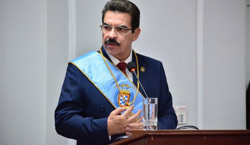 Manfred Reyes Villa asume su segundo mandato como alcalde de Cochabamba