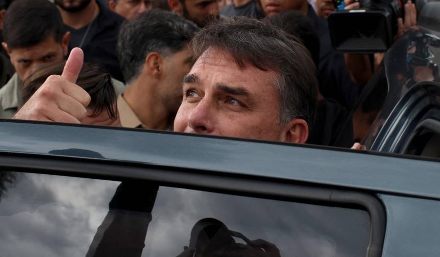 Las investigaciones que cercan a Flávio Bolsonaro, fugado a Estados Unidos
