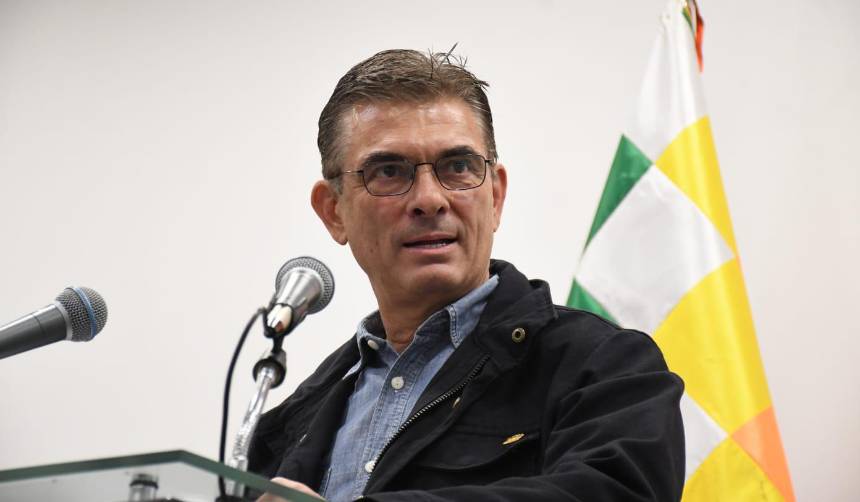 ¿Por qué el avión presidencial hizo escala en Florida? Esto responde Paz