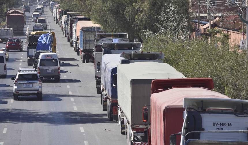 Transportistas de Potosí reportan filas por combustible y dicen que “no hay respuesta favorable” de YPFB y la ANH