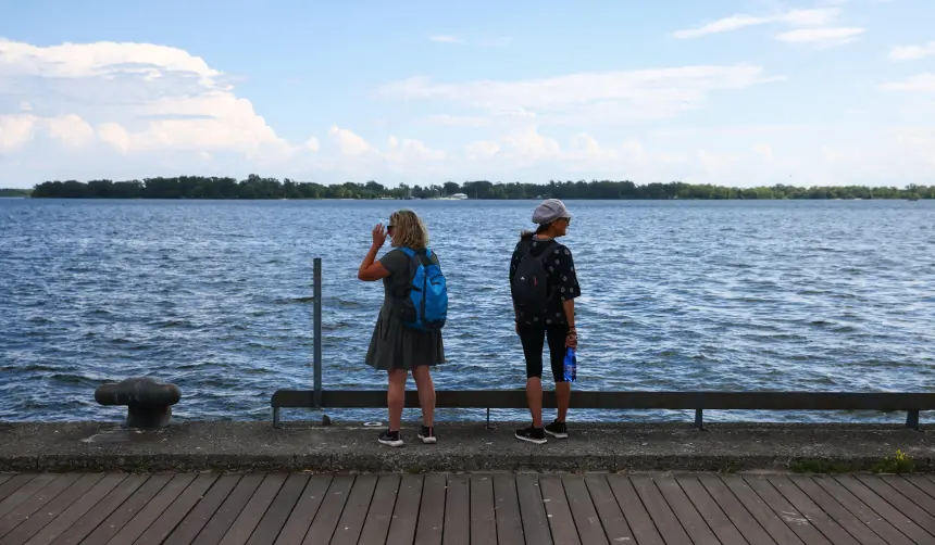 Trump ordena cambiar el nombre del lago Ontario a lago "América"