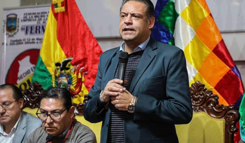 Gobernador Revilla sobre la legalización de autos ‘chutos’: “Podría considerarse que esta sea la última vez”