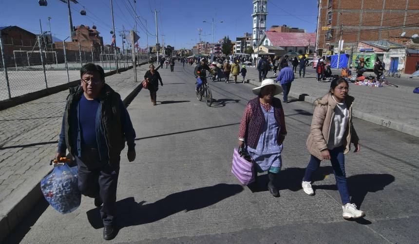 Vecinos desbloquean vías en El Alto y advierten que no están con el Gobierno y tampoco contra protestas pacíficas