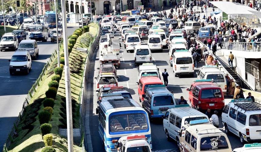 La Paz: Transporte Libre evaluará en un ampliado si se suma al paro de choferes contra el fin de la subvención al diésel