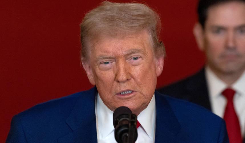 Trump sugiere respaldo a un “cambio de régimen” en Irán