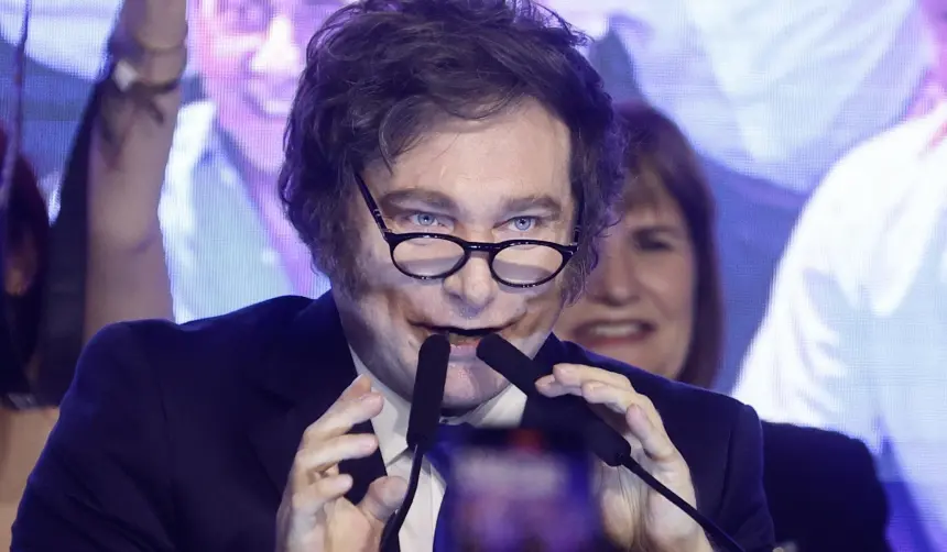 Una sucesión de renuncias obliga a Milei a acelerar cambios en su Gabinete