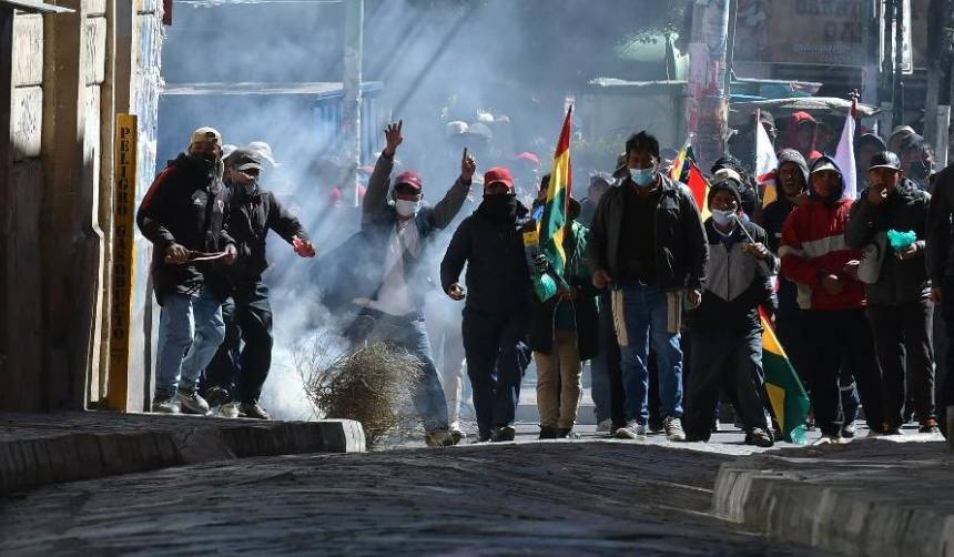 Tras la aprehensión del líder de los campesinos Túpac Katari, la marcha se dispersa en el centro de La Paz