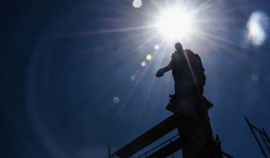 La Alcaldía de La Paz alista la plaza Murillo para el acto de transmisión de mando