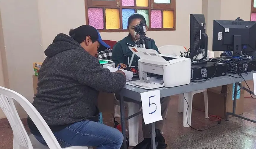 Llegó el último día del empadronamiento; los centros atienden hasta el último de la fila, pero no hay ampliación