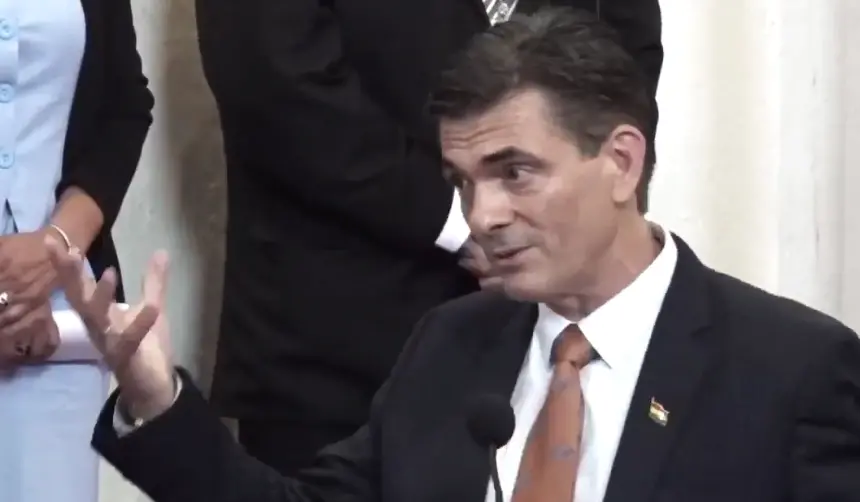 Tras recibir la credencial de presidente, Paz llama a los bolivianos a la unidad, y a las regiones y políticos a la concertación