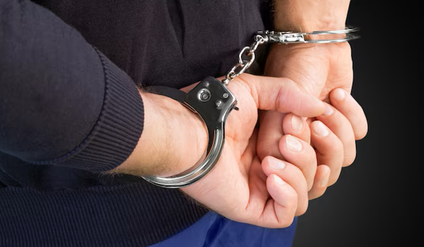 Hombre golpeó brutalmente a su esposa y luego intentó estrangularla