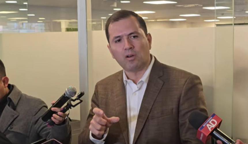 Senador Roca dice que pedirá a la Fiscalía alerta migratoria para todas las personas nombradas por Beller