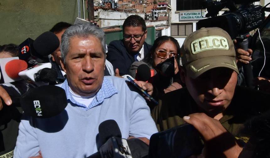 Juez ordena detención domiciliaria para el exministro Novillo por el caso radares, según la defensa