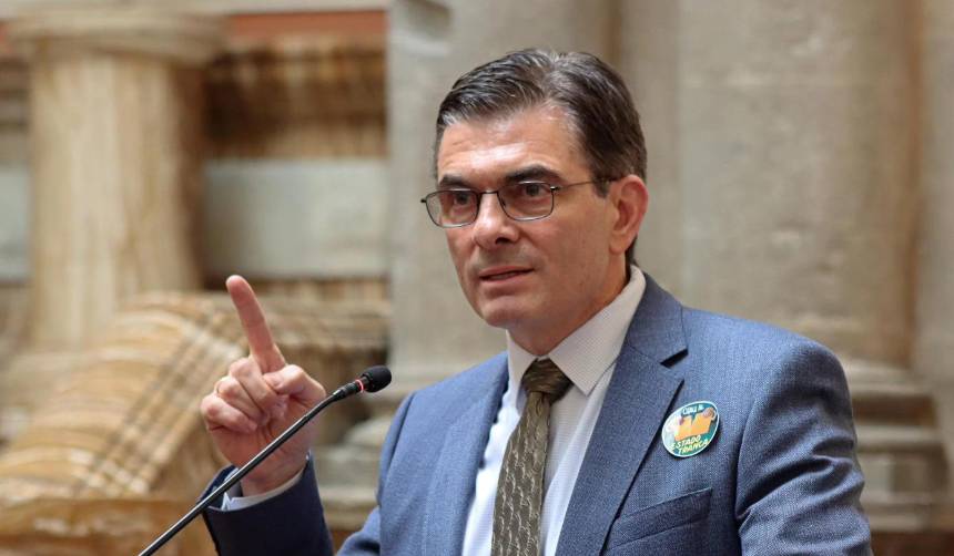 Paz promulga las leyes que anulan el ITF y restituyen el crédito fiscal total por la compra de combustibles