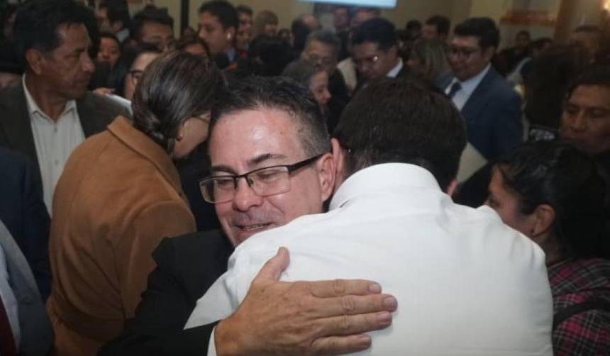 Urioste revela que un “amigo empresario” le pidió su hoja de vida para postularlo para fiscal general 