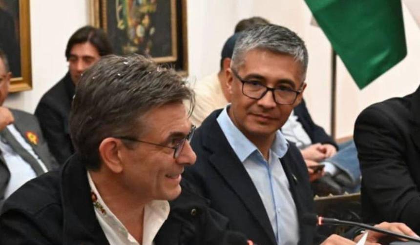 Paz destituyó a Espinoza hasta que una sala de El Alto se pronuncie sobre el amparo contra la censura del Legislativo