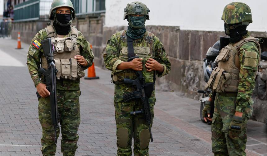 Ecuador incauta 1,2 toneladas de cocaína ocultas en contenedor con banana que iba a España