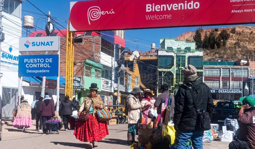El boliviano se devalúa en Desaguadero, golpea al comercio, al trabajo y alienta el contrabando