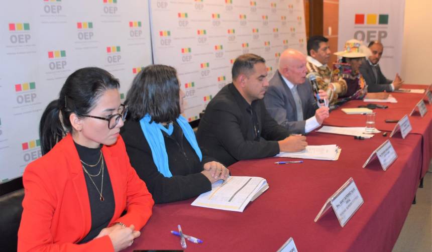 En medio de acusaciones sobre guerra sucia, el TSE sesiona este miércoles para definir la sede de los debates 