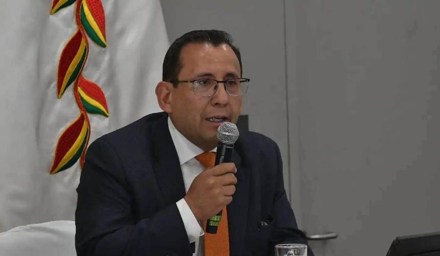 Gobierno: Revisión de empresas públicas no es decisión política, sino para “precautelar recursos de los bolivianos”