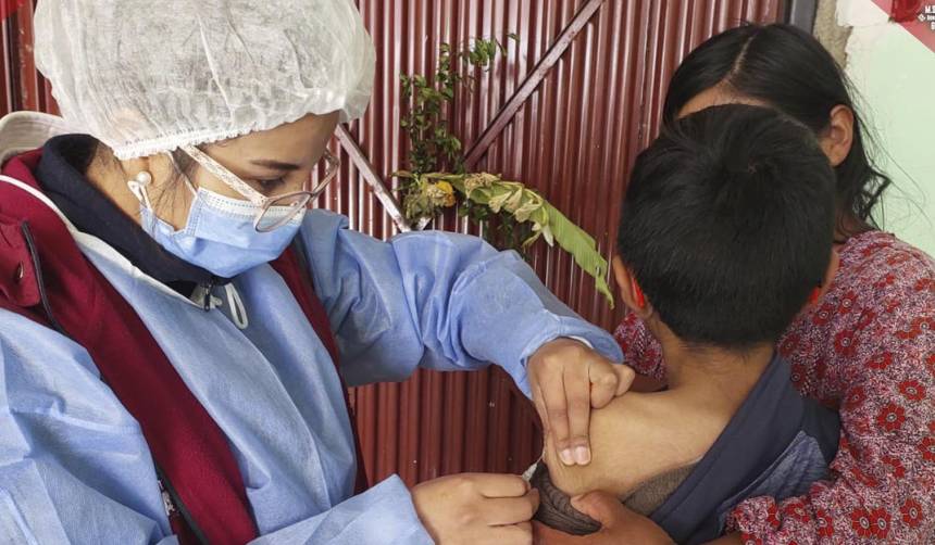 Arranca vacunación contra influenza en La Paz; estiman que más de 1 millón de escolares serán inmunizados en el país