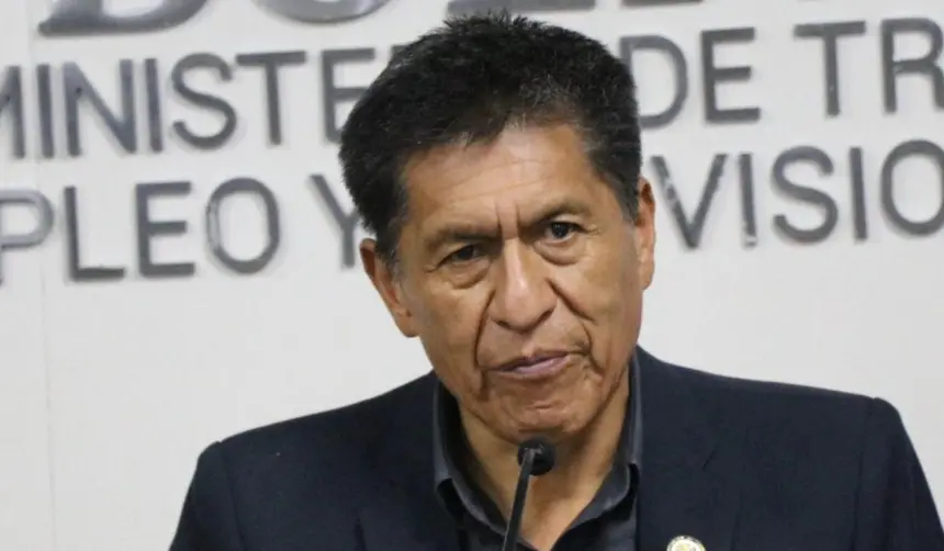El ministro de Trabajo, Edgar Morales, “pone a disposición su cargo” en medio de los conflictos
