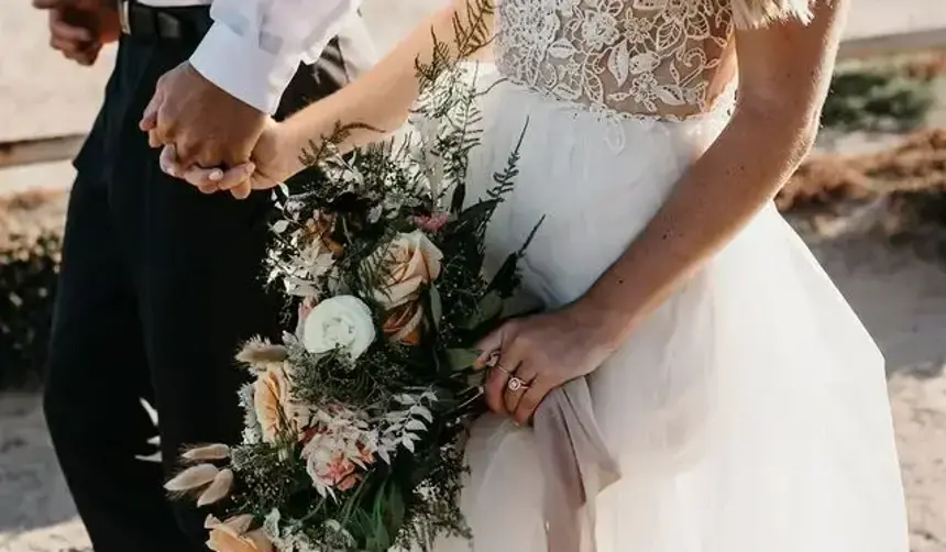 Una novia es asesinada a tiros al salir de su fiesta de boda