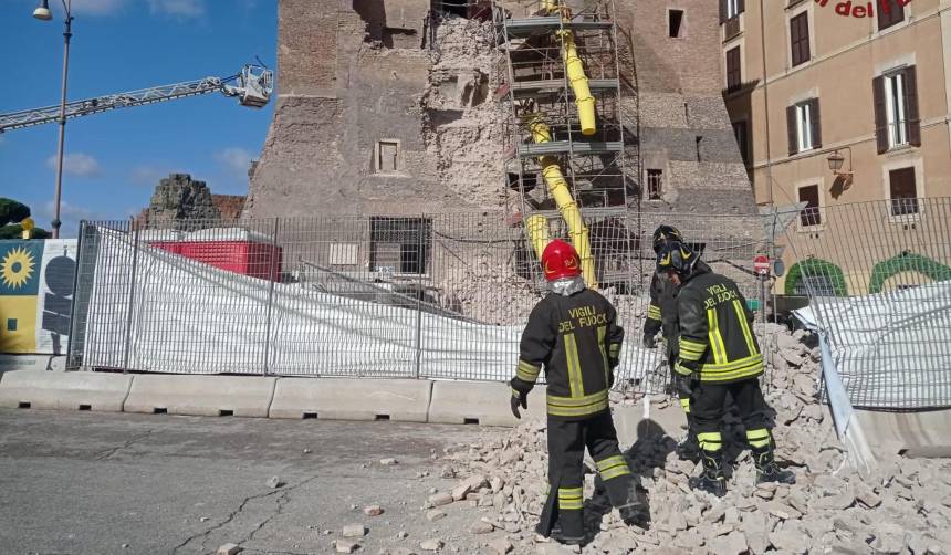Video: Se derrumba parte de una torre medieval en el centro de Roma durante su restauración
