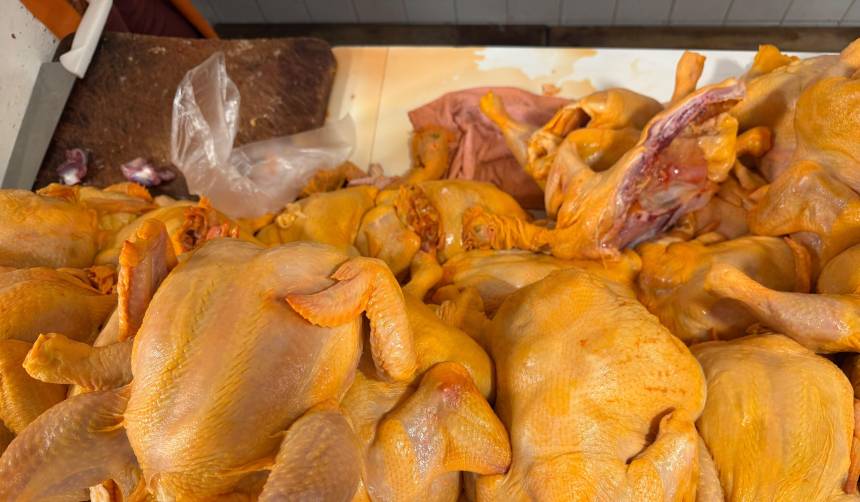 ¿A cuánto se vende el kilo de pollo en La Paz? Esto dicen las vendedoras del mercado Rodríguez